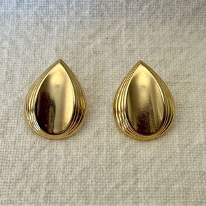 Vintage 80’s 90’s Gold Tone Teardrop Earrings